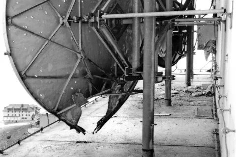 Drugega julija leta 1991 je JLA dvakrat z letali raketirala oddajnik Krvavec. / Foto: Marjan Mikluš / Foto: 