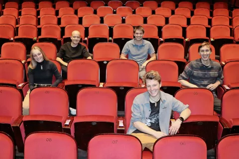 Maj Štirn, Maša Grošelj, Aljaž Rupar, Lenart Megušar in Mark Hafner na premieri filma v Prešernovem gledališču / Foto: 