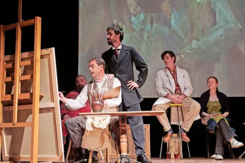 V prvem dejanju se v ateljeju srečata Jurij Šubic (Andrej Šubic) in Ivan Tavčar (Uroš Čadež). / Foto: Iztok Zupan / Foto: 