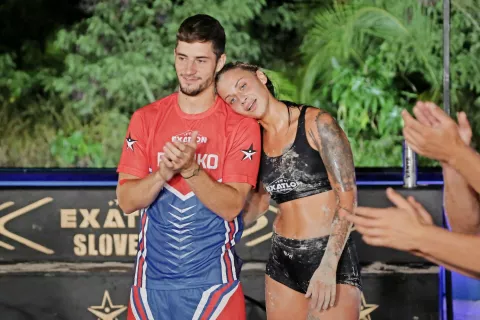 Zmagovalca: Franko Bajc in Marjanca Polutnik; okoli njiju se je spletla zgodba o večji naklonjenosti kot le prijateljstvu dveh sotekmovalcev. / Foto: arhiv šova / Foto: 