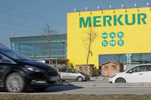 Trgovca s tehničnim blagom iz Naklega naj bi kupil sklad Alfi. / Foto: Gorazd Kavčič / Foto: 