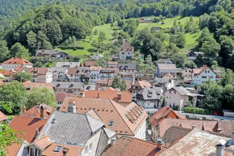 Srednja cena rabljenega stanovanja v Sloveniji je v prvem polletju 2021 znašala 1980 evrov na kvadratni meter. / Foto: Tina Dokl / Foto: 