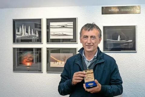 Vincenc Nemanič, avtor fotografije Samotno drevo, ki je bila razglašena za najboljšo fotografijo slovenske krajine / Foto: Tine Založnik / Foto: 