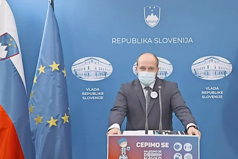 Minister za zdravje Janez Poklukar na današnji novinarski konferenci / Foto: posnetek zaslona / Foto: 