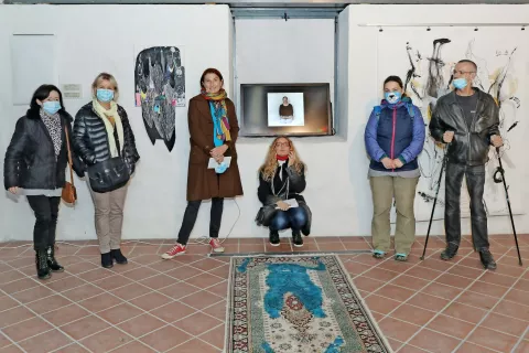 Družba s kustosinjo Sando Stanaćev Bajzek na odprtju razstave Femininologija ob video instalaciji Ljubim sebe hrvaške umetnice Ksenije Turčić / Foto: Lojze Kalinšek / Foto: 