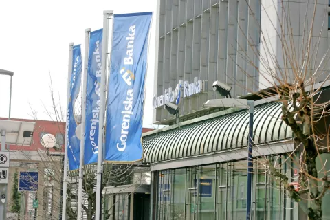 Gorenjska banka z nakupom Sberbank banke v Sloveniji povečuje tržni delež. Na sliki: poslovna stavba Gorenjske banke v Kranju. / Foto: Tina Dokl / Foto: 