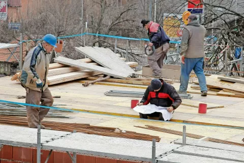 V zadnjih letih se je zgradilo premalo stanovanjskih objektov, kar je eden glavnih razlogov za visoke cene / Foto: Gorazd Kavčič / Foto: 