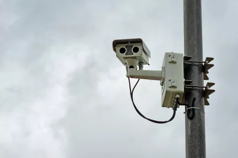 Kranjska občina se je odločila, da ne bo kupila ali najela sekcijskega merilnika, ki ga je skupaj s Telekomom Slovenije pol leta preizkušala v Hrastju. / Foto: Simon Šubic / Foto: 