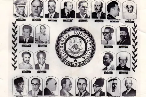 Spominska razglednica s podobami 24 voditeljev držav, ki so sodelovale na prvem zasedanju neuvrščenih v Beogradu septembra 1961. / Foto: Wikipedija / Foto: 