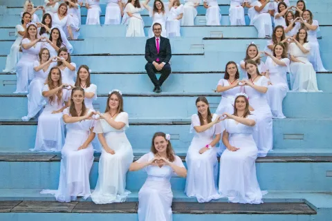 Ko poje Dekliški pevski zbor Gimnazije Kranj, poje za veliko nagrado. / Foto: Rok Škufca / Foto: 