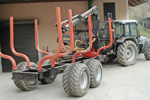 Finančno podporo bo možno uveljavljati tudi za nakup gozdarske prikolice. / Foto: 