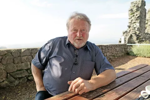 Stanislav Knez je imel na Starem gradu še veliko načrtov, a o njihovi realizaciji zdaj ne razmišlja več. / Foto: 