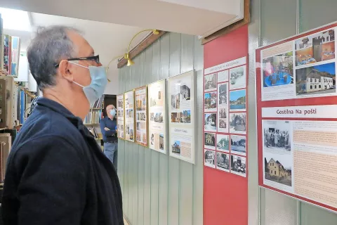Pri pripravi razstave o loških gostilnah so sodelovali tudi domačini, na ogled pa je od minulega četrtka. / Foto: 