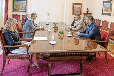 Predsednik republike Borut Pahor se je včeraj o sredinih in za danes napovedanem protestu pogovarjal s predsednikom Resni.ce Zoranom Stevanovićem. / Foto: Matjaž Klemenc (UPRS) / Foto: 