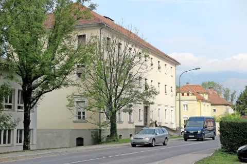 Samski dom na Cankarjevi cesti v Kamniku mora biti do konca oktobra izpraznjen. / Foto: 