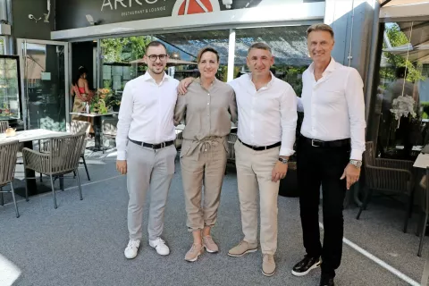 Mark Žabkar Marič v družbi staršev Zorana in Damjane ter Danijel Katrašnik / Foto: 