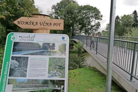 Homška učna pot ima trinajst informativnih tabel. / Foto: 