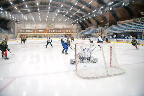Hokejisti Jesenic so v sredo v četrtfinalu Pokala Slovenije prepričljivo premagali gostitelje turnirja, Blejce. Njihovo mrežo so zatresli kar šestnajstkrat. / Foto: Primož Pičulin / Foto: 