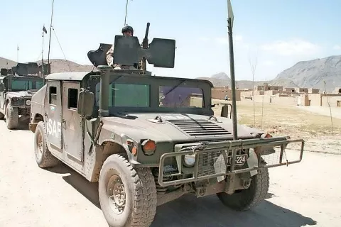 Slovenska enota na misiji ISAF v Afganistanu, na terenskih vozilih znamke Humvee / Foto: Wikipedija / Foto: 