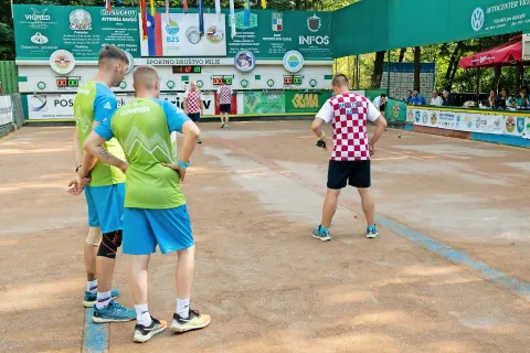 V derbiju turnirja med Slovenci in Hrvati so bili boljši hrvaški balinarji, ki so na koncu tudi osvojili prvo mesto. / Foto: Primož Pičulin / Foto: 