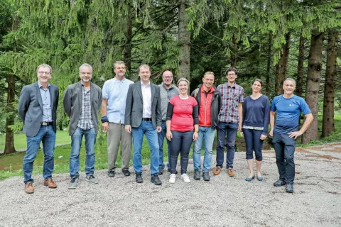 Projektna ekipa je rezultate predstavila na zaključnem dogodku na slovenski strani mejnega prehoda Ljubelj. / Foto: Tina Dokl / Foto: 