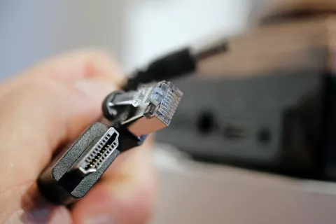 Po dostopu do širokopasovnih povezav Slovenija napreduje počasneje od povprečja EU. / Foto: Gorazd Kavčič / Foto: 