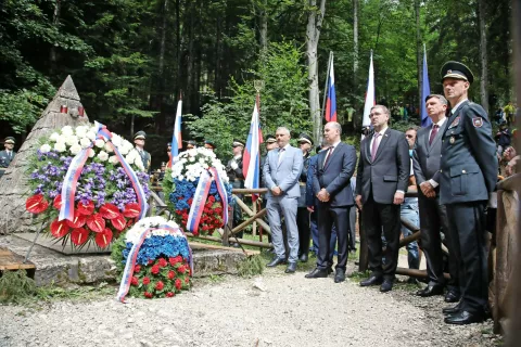 Polaganje žalnih vencev na sobotni spominski slovesnosti / Foto: Gorazd Kavčič / Foto: 