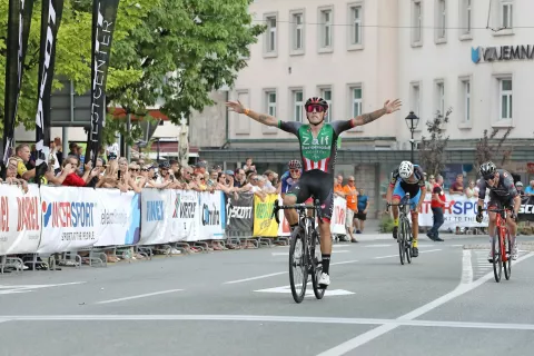 Kot zmagovalec 53. Velike nagrade Kranja se je vpisal Italijan Riccardo Verza. / Foto: Gorazd Kavčič / Foto: 