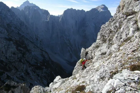 V zavarovanem delu poti na Visoko Ponco. / Foto: Foto Jelena Justin