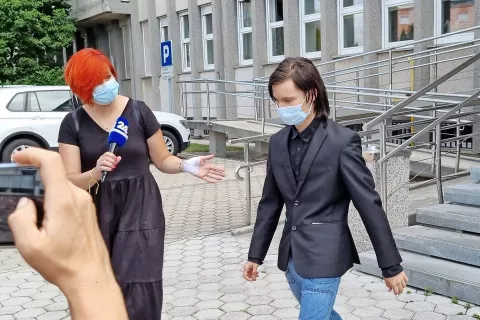 Obtoženi Domen Gašperin je včeraj na sodišču presenetil s priznanjem krivde. / Foto: Simon Šubic / Foto: 