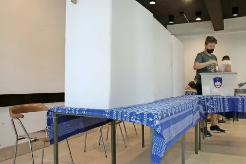 Na Gorenjskem so do 16. ure zabeležili 32,35-odstotno udeležbo. / Foto: Gorazd Kavčič / Foto: 