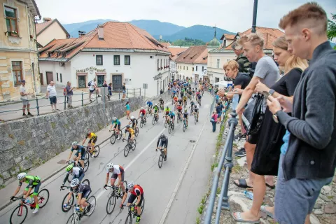 Start in cilj kolesarskega maratona je bil v središču Kamnika. / Foto: 