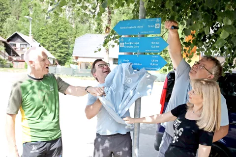 Krožno kolesarsko pot Juliana Bike so odprli predstavniki Občine Kranjska Gora, Planinske zveze Slovenije, Skupnosti Julijske Alpe in Slovenske turistične organizacije. / Foto: Gorazd Kavčič / Foto: 