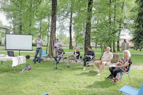 Posvet Drevesa govorijo je v sklopu projekta Alptrees potekal v naravnem okolju Prešernovega gaja v Kranju. / Foto: Tina Dokl / Foto: 