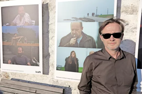 Avtor razstave fotografij Petra Musevskega, režiser in Petrov prijatelj Damjan Kozole / Foto: Igor Kavčič / Foto: 