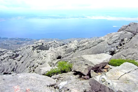 Razgled z vrha na morje. Res je! Tukaj gore poljubijo morje. / Foto: Jelena Justin / Foto: 