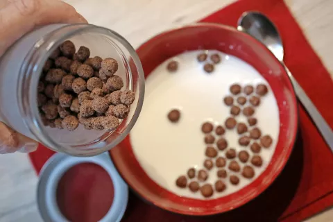 Kakavovi kosmiči niso del uravnotežene prehrane. / Foto: Gorazd Kavčič / Foto: 