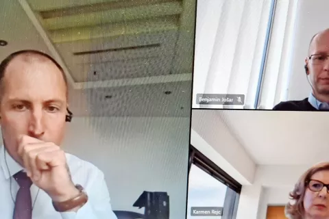 Na spletni predstavitvi trendov pri varčevanju v vzajemnih skladih: Karmen Rejc, Benjamin Jašar in Blaž Bračič / Foto: zajem zaslona / Foto: 