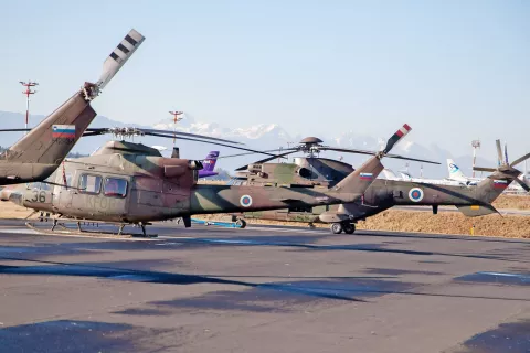 V vajo sta vključena tudi vojaška baza na Brniku in brniško letališče. Fotografija je simbolična. / Foto: 