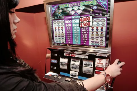 Kranjski svetniki ne soglašajo z igralnim salonom v centru Planet Kranj, ki bi bil sicer drugi igralni salon v Kranju. / Foto: Gorazd Kavčič (arhiv) / Foto: 