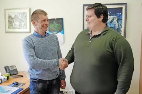 Novi starešina Mitja Čepin (desno) in župan Andrej Karničar / Foto: 