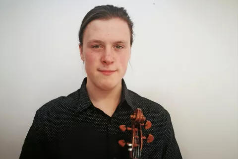 Violinist Timotej Willewaldt šolanje nadaljuje na Konservatoriju za glasbo in balet Ljubljana in Univerzi za glasbo in upodabljajoče umetnosti Gradec. / Foto: 