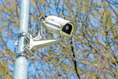 Informacijski pooblaščenec je prejel več prijav suma, da policija avtomatizirano primerjavo fotografij uporablja tudi za identifikacijo udeležencev različnih shodov v Sloveniji. / Foto: Tina Dokl / Foto: 