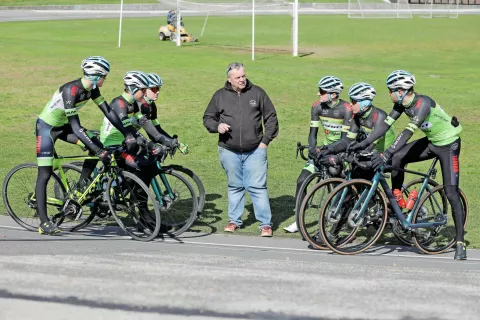 Matjaž Zevnik z delom članske ekipe KK Kranj, ki se pripravlja na naslednje tekme / Foto: Tina Dokl / Foto: 