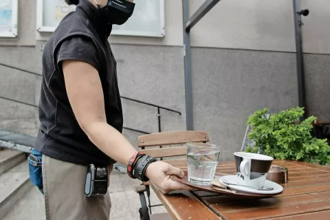 Od ponedeljka dalje bodo tudi na Gorenjskem lahko odprte terase gostinskih lokalov med 7. in 19. uro – ob upoštevanju vseh potrebnih higienskih navodil. / Foto: Primož Pičulin, arhiv Gorenjskega glasa / Foto: 