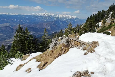 Prižnica s pogledom na Julijske Alpe in Jesenice / Foto: Jelena Justin / Foto: 