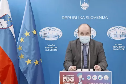 Minister za zdravje Janez Poklukar na popoldanski novinarski konferenci / Foto: posnetek zaslona / Foto: 