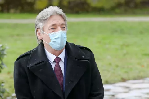 »Delam v dobro slovenske kulture,« je v razpravi o svoji interpelaciji zatrdil minister za kulturo Vasko Simoniti. / Foto: Gorazd Kavčič / Foto: 