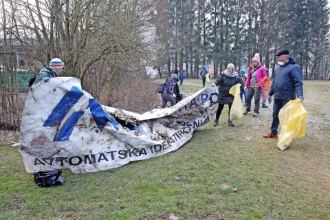 Minulo soboto so čistili na območju občine Škofja Loka. / Foto: Gorazd Kavčič / Foto: 