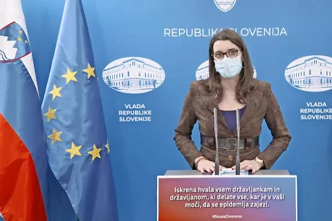 Ministrica za izobraževanje, znanost in šport Simona Kustec na današnji novinarski konferenci / Foto: posnetek zaslona / Foto: 